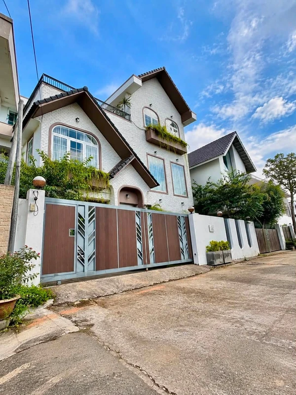 Bán villa nghỉ dưỡng 203m² 6PN Đà Lạt 13,9 tỷ