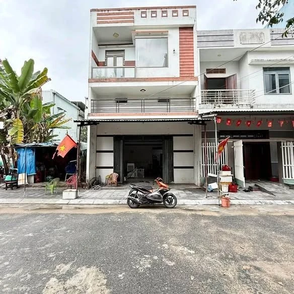 Bán nhà mặt tiền 75m² 2,5 tầng 3PN sát biển Nguyễn Tất Thành, Liên Chiểu, Đà Nẵng - Ảnh 1