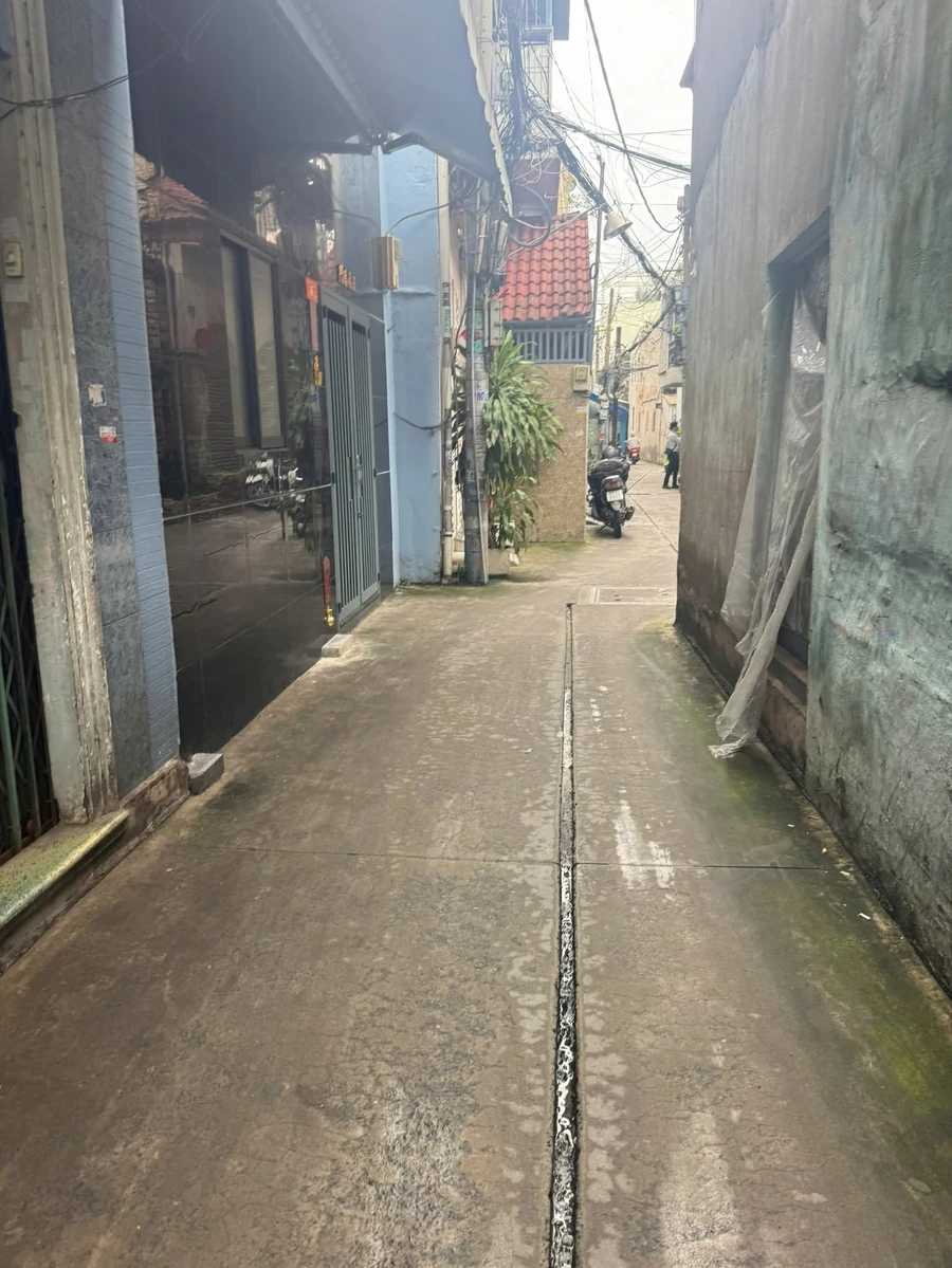 Bán nhà Lạc Long Quân Quận 11, 6,1x17m, 1 trệt 1 lầu 5PN, giá khoảng 80 triệu/m2 - Ảnh 1