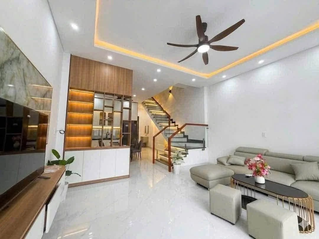 Bán nhà mặt tiền 187C Nguyễn Trường Tộ 3PN 2WC 105m2 - Ảnh thu nhỏ 2