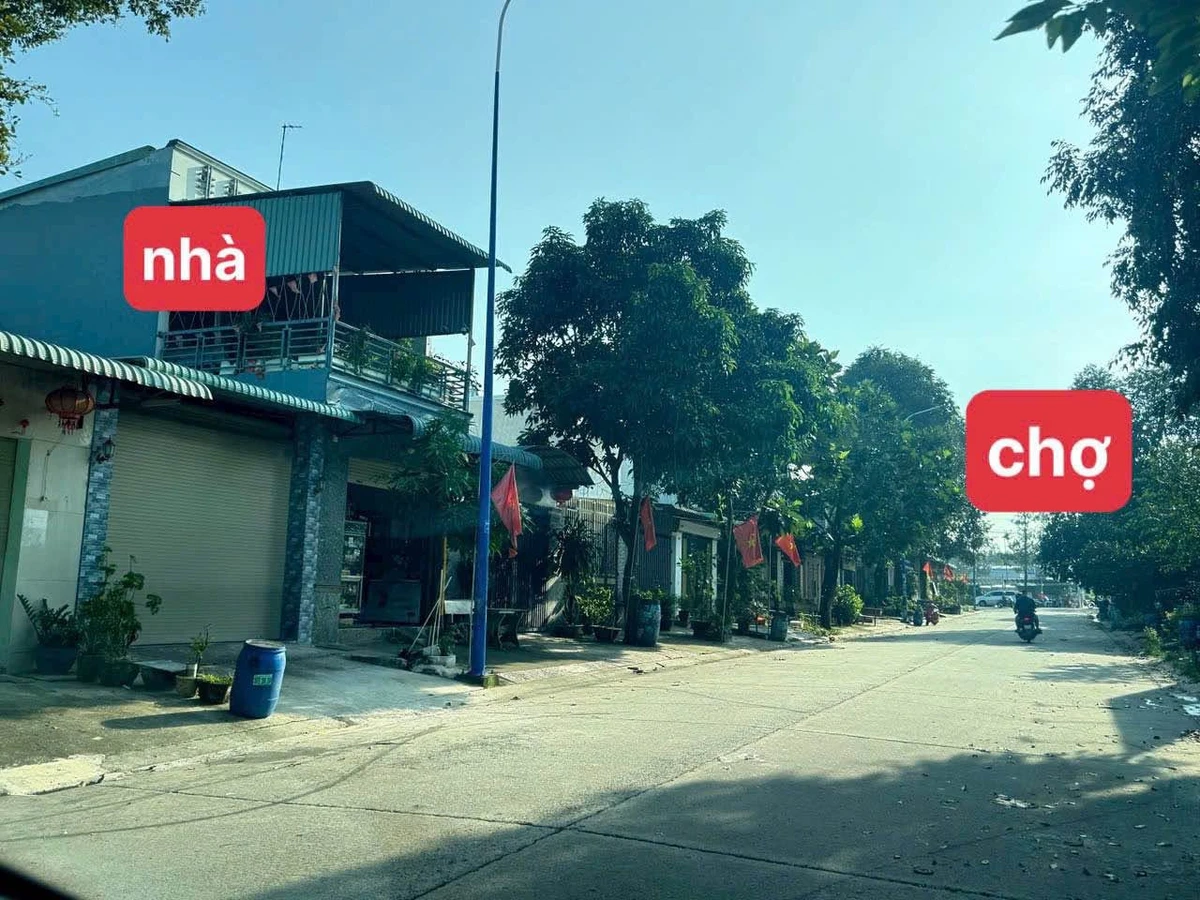 Bán nhà Bến Cát 100m2 giáp chợ đêm Mỹ Phước 3, 2 tỷ 080 - Ảnh 1