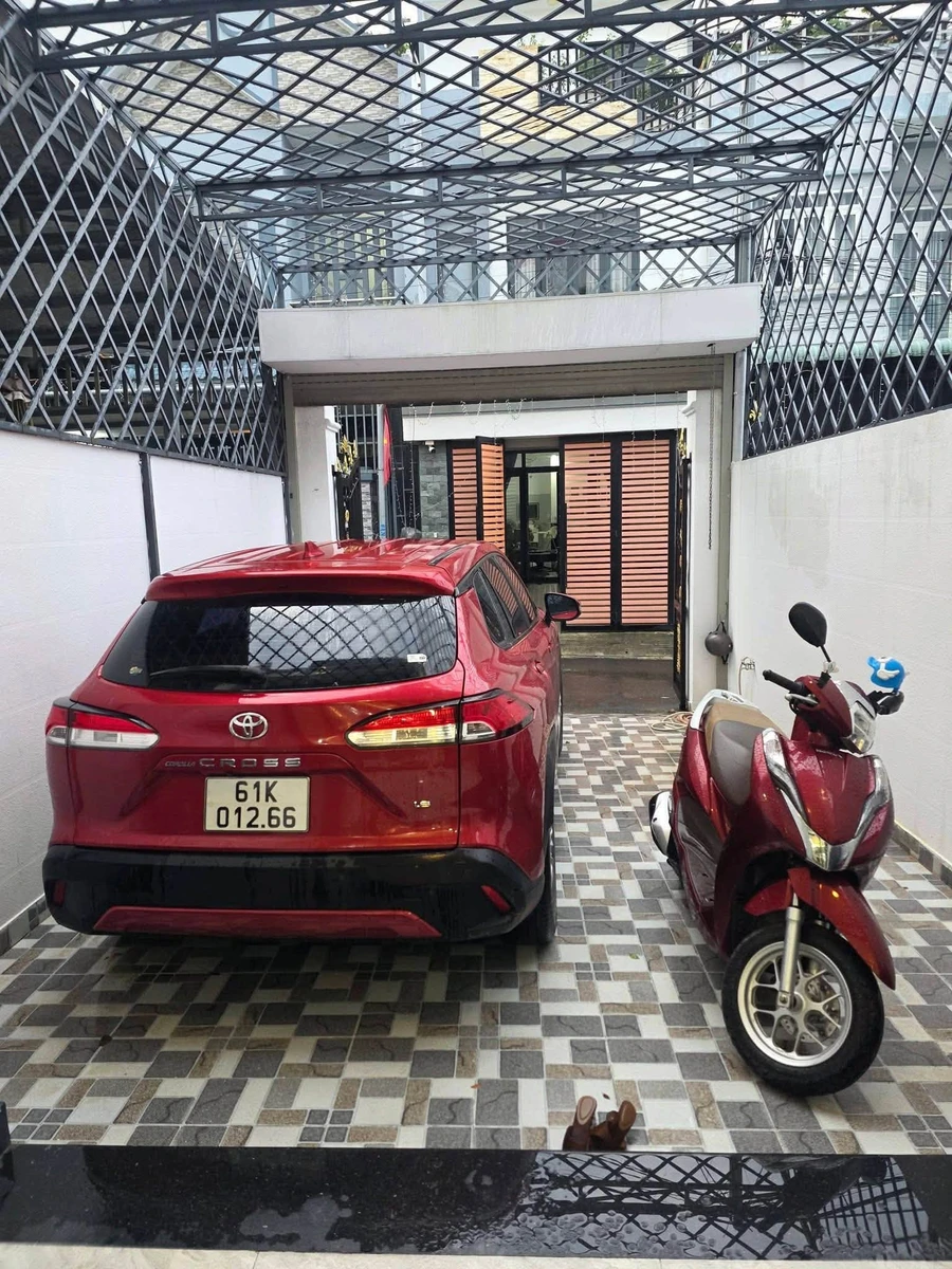 Bán gấp nhà 1 trệt 1 lầu 93.9m2, 4 phòng ngủ, full nội thất tại Phú Hòa, Thủ Dầu Một - Ảnh thu nhỏ 2