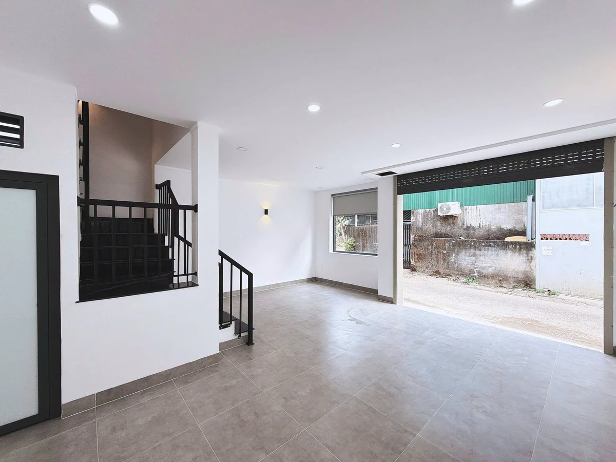 Bán nhà hẻm Lương Thế Vinh full nội thất, 3 tầng 120m2, mặt tiền kinh doanh nhỏ, gần EcoPlace - Ảnh thu nhỏ 2