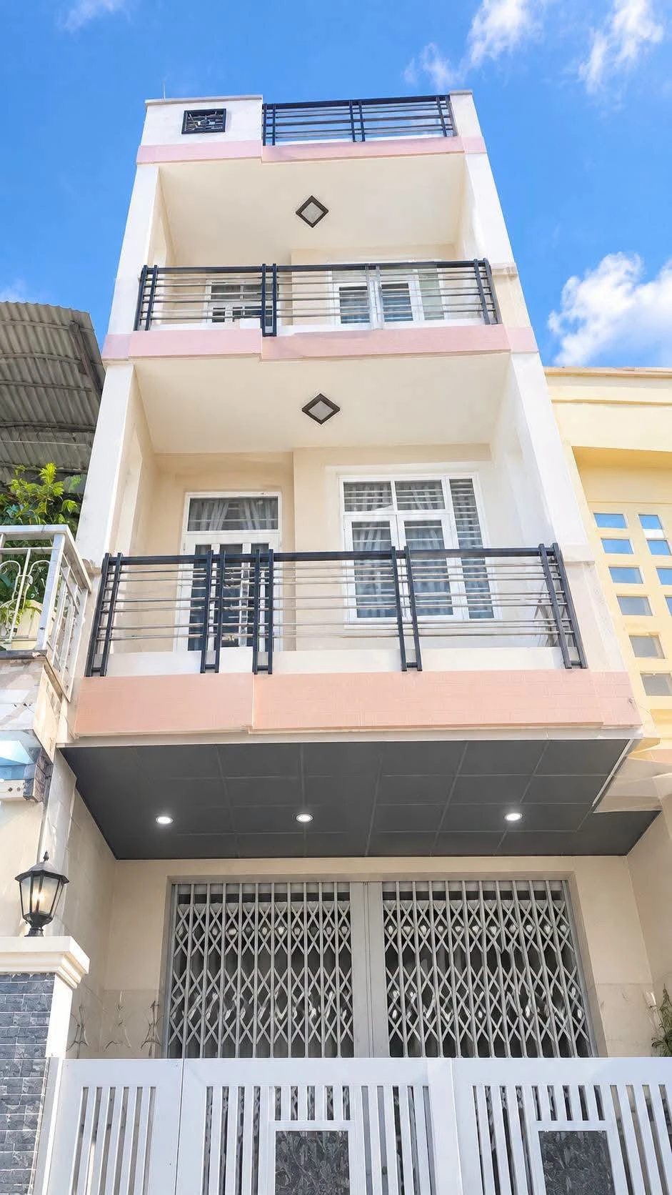 Bán nhà 4 tầng 42m2 gần Lạc Long Quân 7 tỷ - Ảnh 1