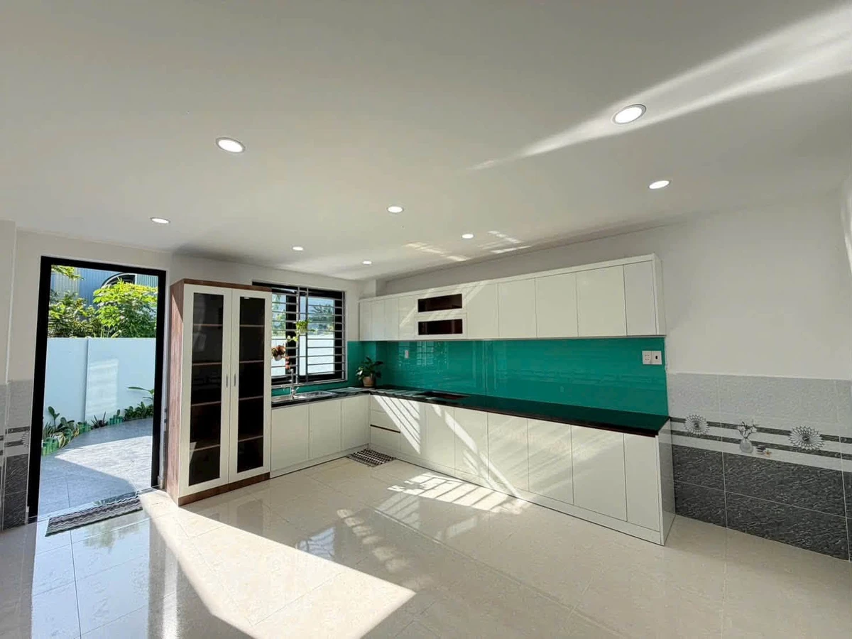 Bán nhà 1 trệt 2 lầu sân thượng 135m² Chánh Hiệp 3,65 tỷ - Ảnh thu nhỏ 2