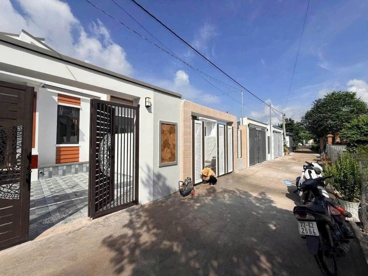 Bán nhà 80m² 3 phòng gần chợ Đất Đỏ, giá 1,55 tỷ - Ảnh 1