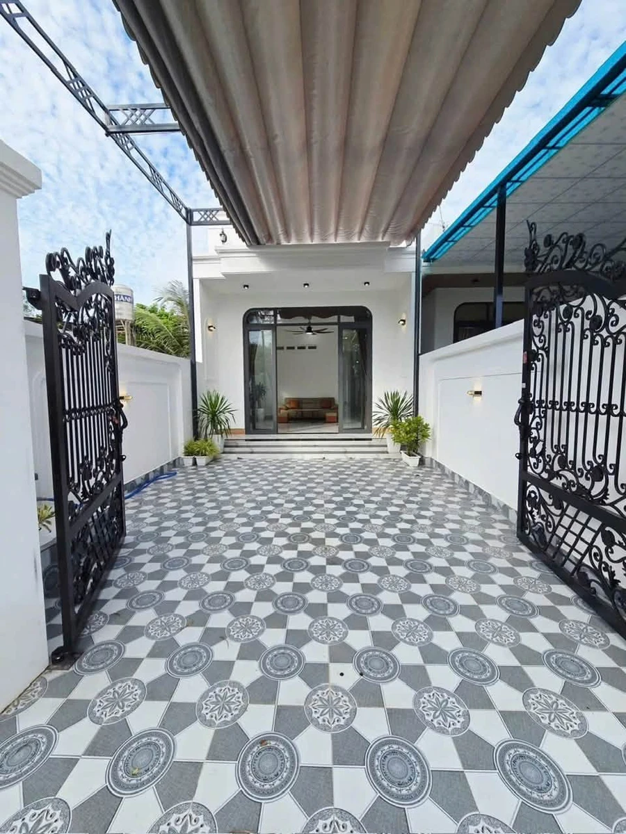Bán nhà tân cổ điển 100m² 3PN Bàn Cờ Bình Tân 1.68 tỷ - Ảnh thu nhỏ 2
