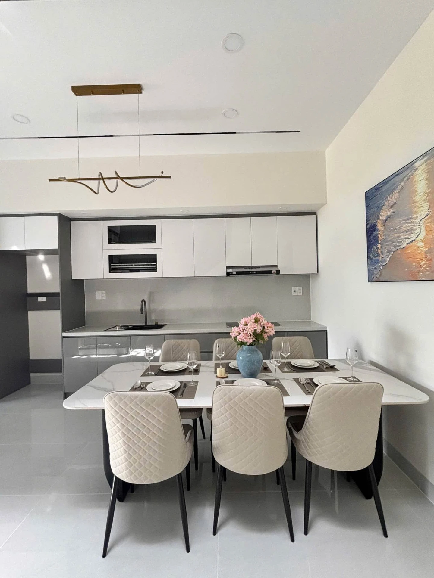 Nhà lầu 3 phòng, 105m2, 2 tỷ 300 triệu, Phường Long Khánh - Ảnh 1
