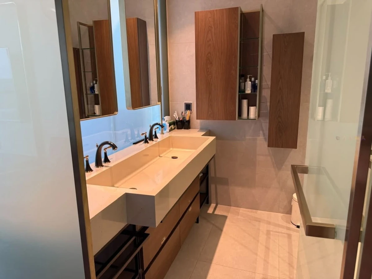 Cho thuê căn hộ Vinhomes Bason 3PN 277m² view L81, Quận 1 - Ảnh thu nhỏ 2