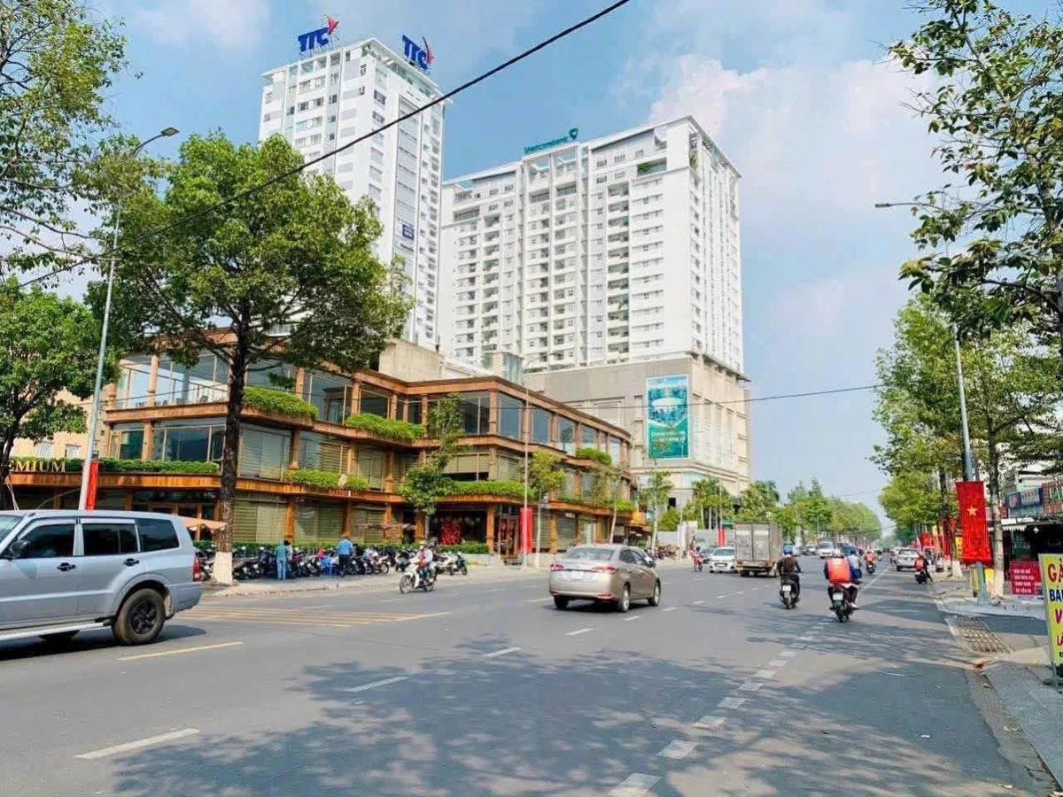 Bán nhà mặt tiền 1 trệt 3 lầu 234m² Biên Hòa 16,9 tỷ - Ảnh thu nhỏ 2