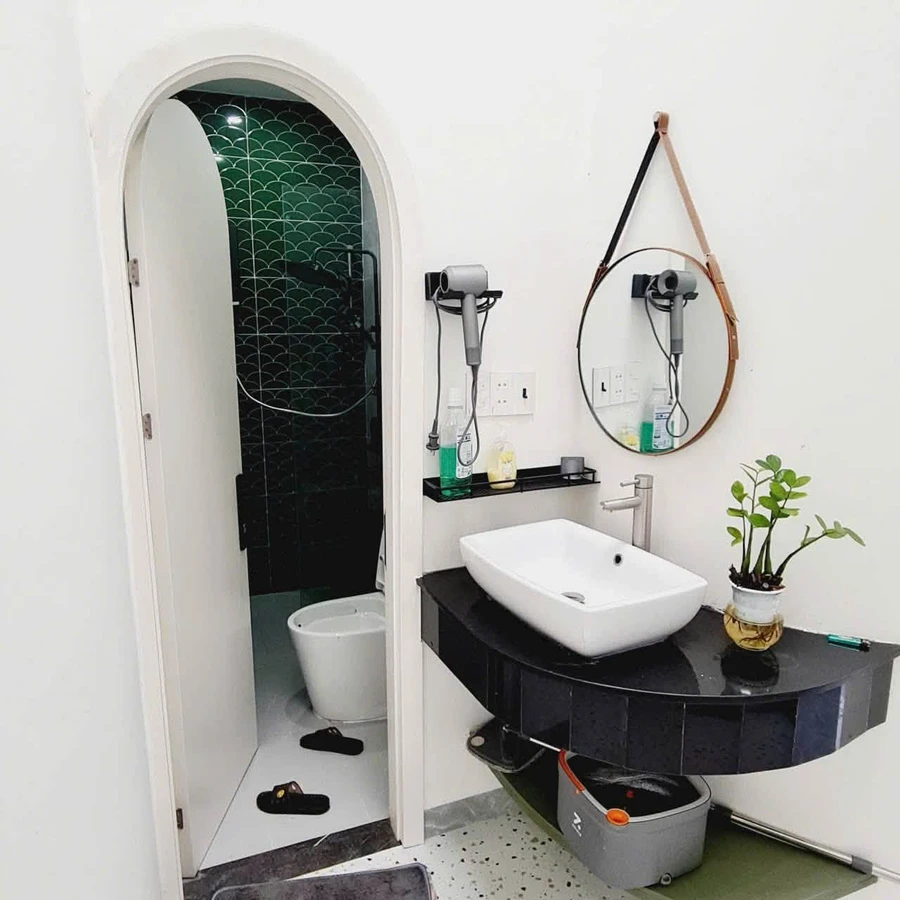 Bán nhà hẻm 180 Hoàng Hoa Thám, 105m2, 2 phòng ngủ, đầy đủ nội thất, giá 1,45 tỷ, Quảng Phú, Quảng Ngãi - Ảnh thu nhỏ 4