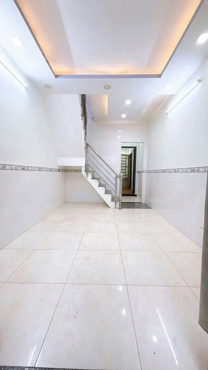 Bán nhà 2 tấm 39m² Đoàn Văn Bơ, Quận 4 - Ảnh 1