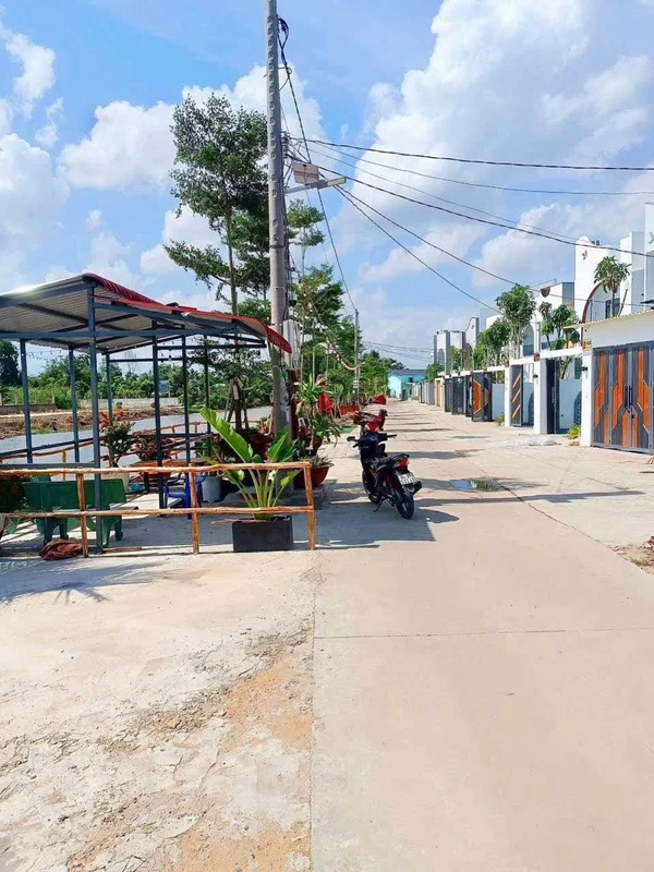Bán nhà 1 trệt 1 lầu 145m² view sông Bến Lức