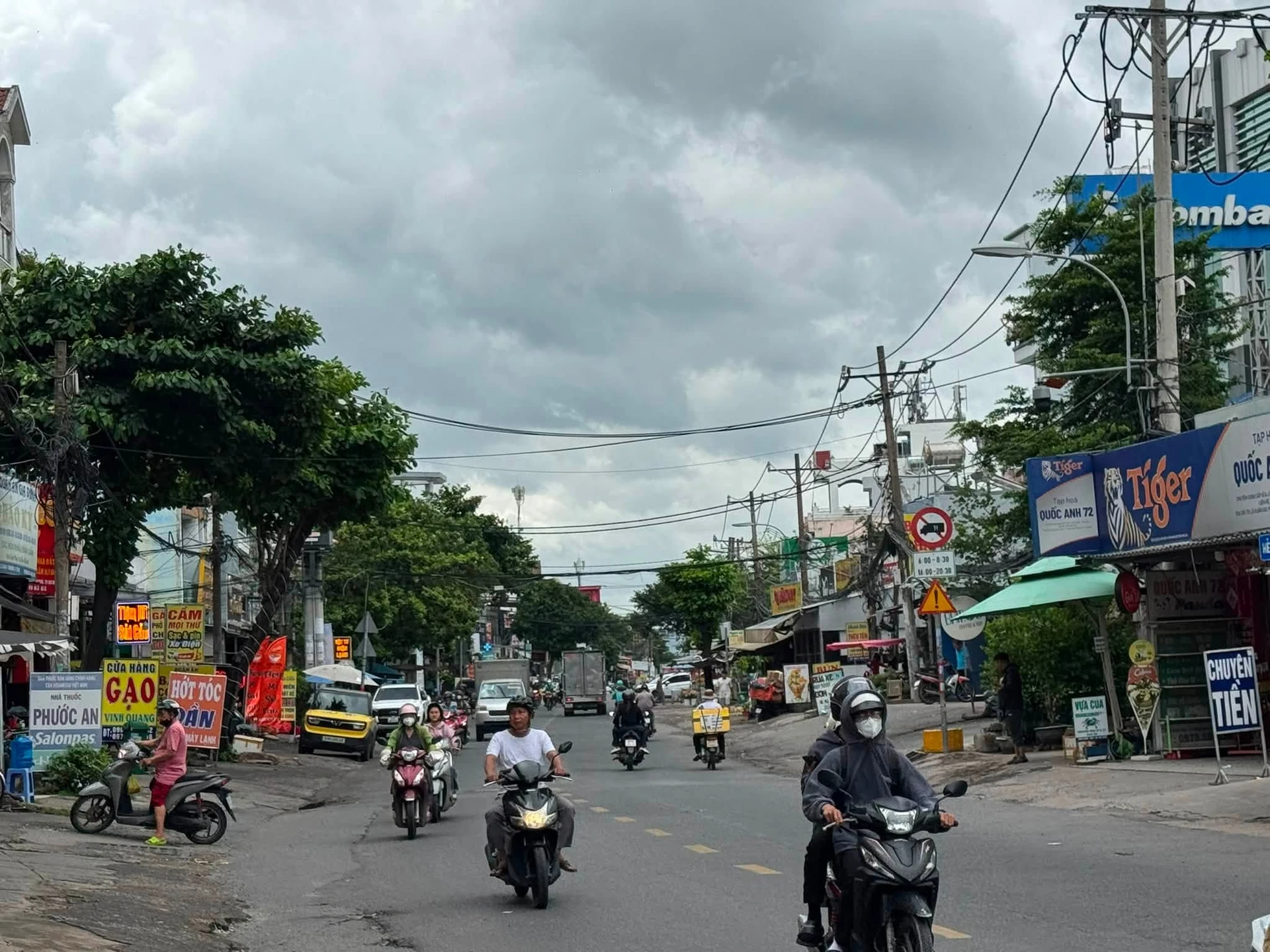 Bán nhà mặt tiền Lã Xuân Oai 225m2, giá 150 triệu/m2, gần Lê Văn Việt - Ảnh 1