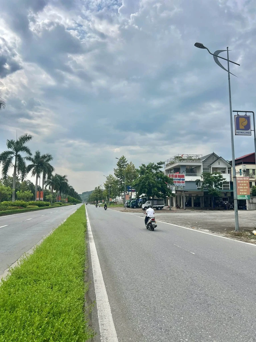 Bán shophouse 3 tầng 2 mặt tiền 373m² Trần Hưng Đạo 7.68 tỷ - Ảnh thu nhỏ 3