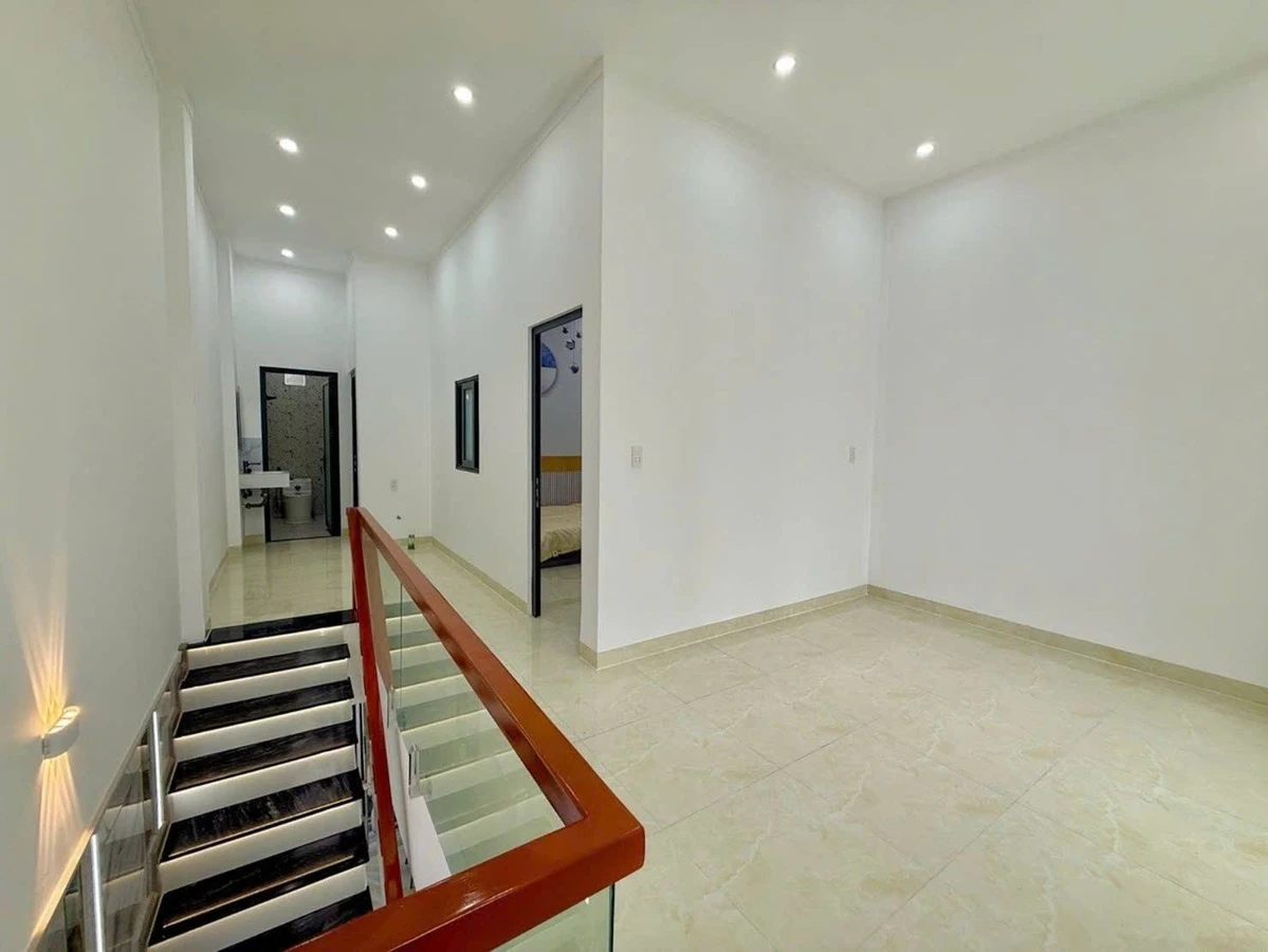 Bán nhà 3PN 151.5m² sàn Quận 7 giá 3.75 tỷ - Ảnh thu nhỏ 4