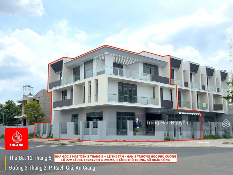 Nhà góc 2 mặt tiền đường 3 tháng 2 - đối diện 2 trường học Phú Cường. Lộ 22m lề 8m, 3 tầng, 13x24m