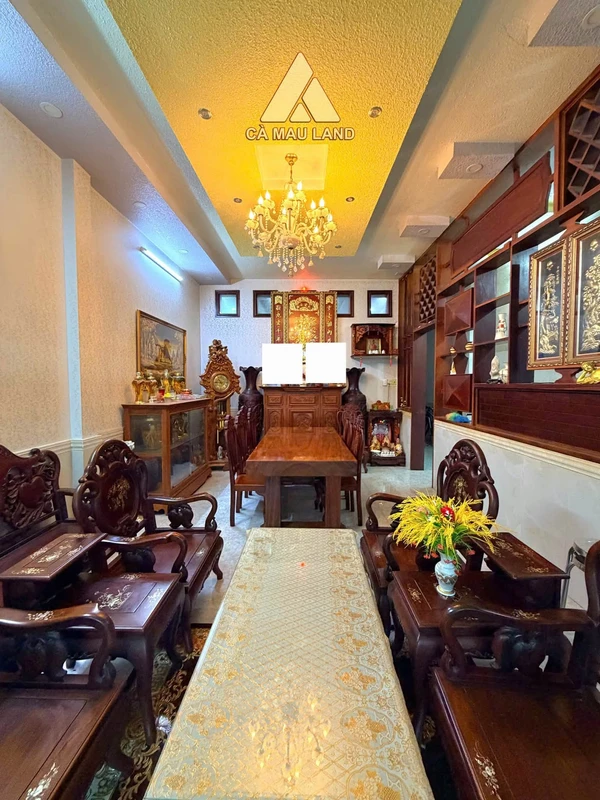 Bán nhà 1 trệt 2 lầu mặt tiền 366.7m2 Cà Mau