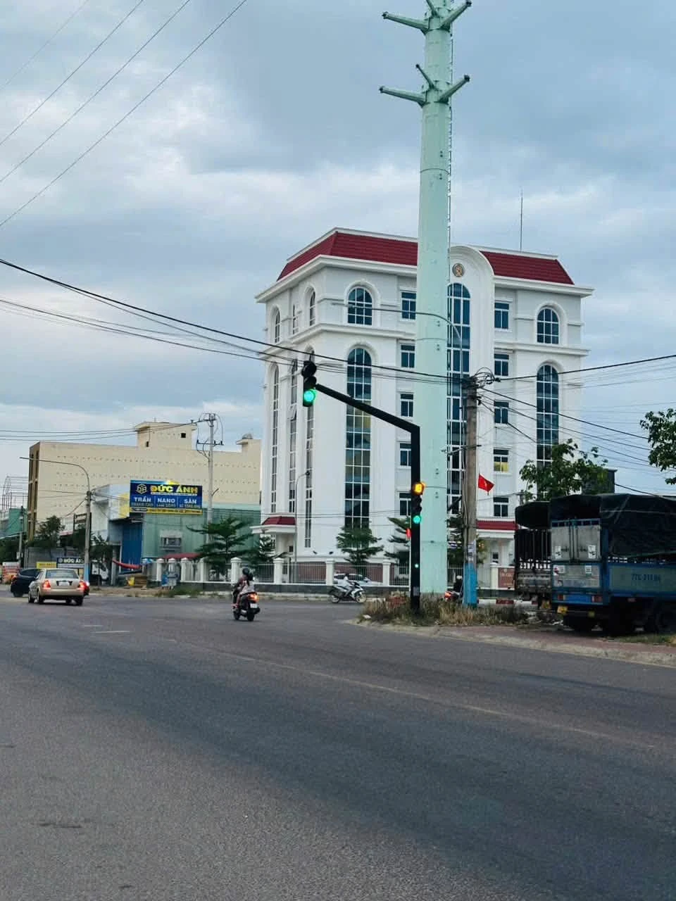 Nhà mặt tiền Nguyễn Mân 80m2, 3 phòng ngủ, 3,9 tỷ - Ảnh 1