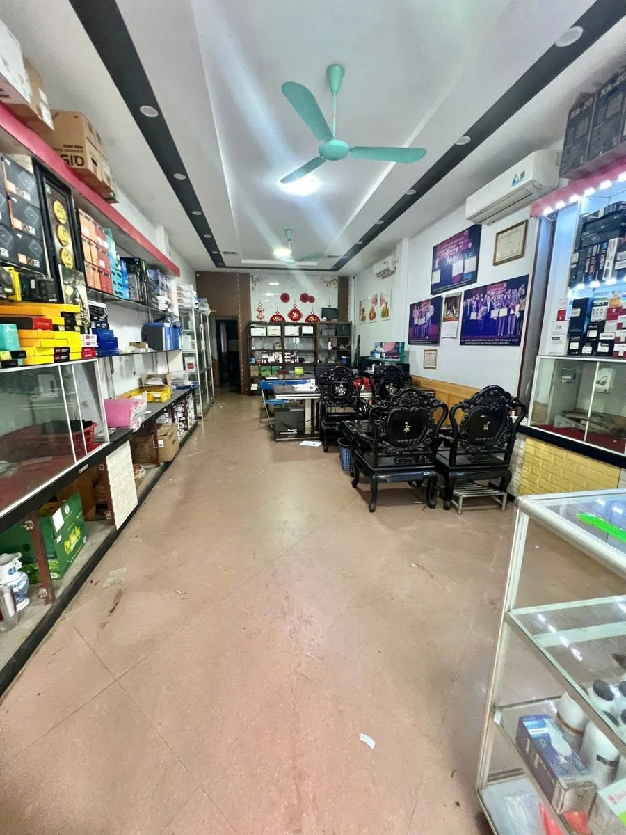 Bán nhà 3 tầng 122m² Lý Công Uẩn, Quận 3 giá 3.95 tỷ - Ảnh thu nhỏ 2