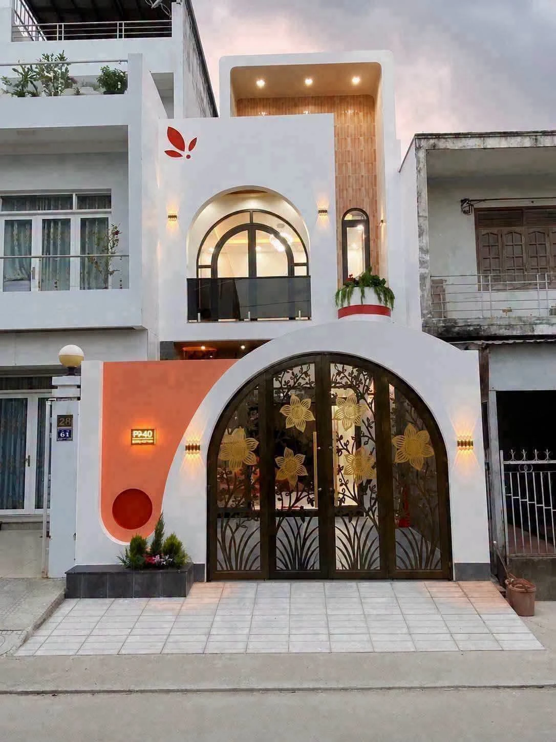 Bán nhà mặt tiền đường Văn Cao 5x25m, 4 phòng ngủ, full nội thất, khu lấn biển Rạch Giá - Ảnh 1