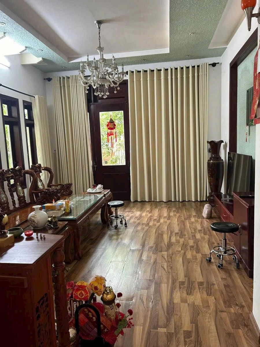 Bán nhà lầu mặt tiền đường Đinh Công Tráng, Buôn Ma Thuột, 9,8x24,5m, giá 9,5 tỷ - Ảnh 1