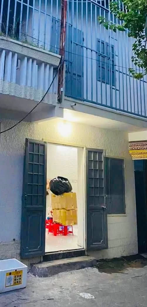 Bán nhà hẻm 4m Bến Vân Đồn Q4 40m² 6,98 tỷ - Ảnh thu nhỏ 2