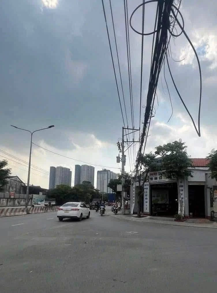 Bán nhà góc 2 mặt tiền ĐT743, 1 hầm 3 lầu, 221m2, giá 12 tỷ, Dĩ An, Bình Dương - Ảnh thu nhỏ 5