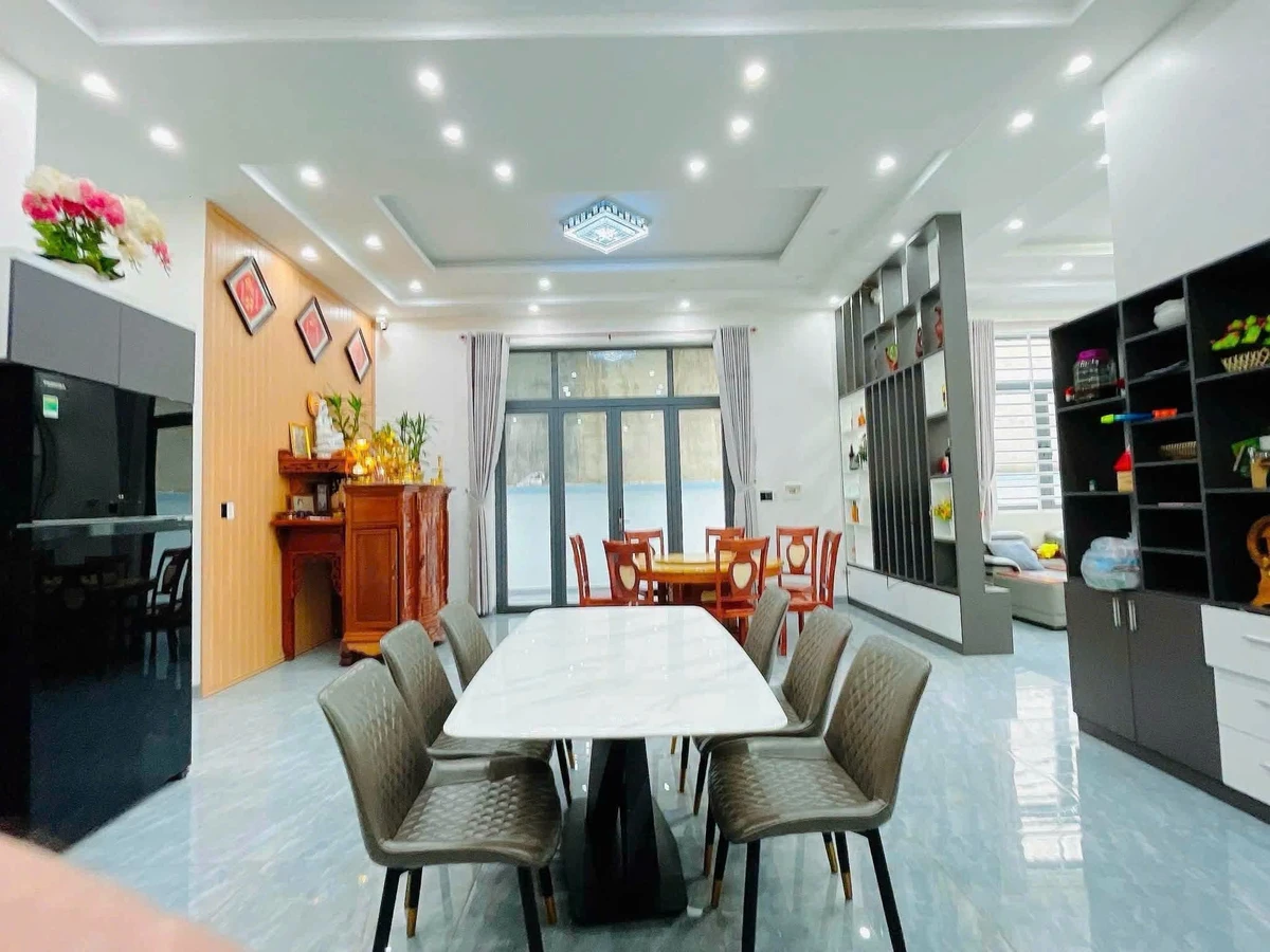 Bán nhà 4 phòng ngủ 200m² mặt tiền Đồng Xoài - Ảnh thu nhỏ 2