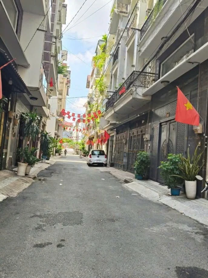 Bán nhà hẻm xe hơi 2 tầng 2 PN 33m2 đường Thành Thái, Quận 10 giá 5,7 tỷ - Ảnh 1