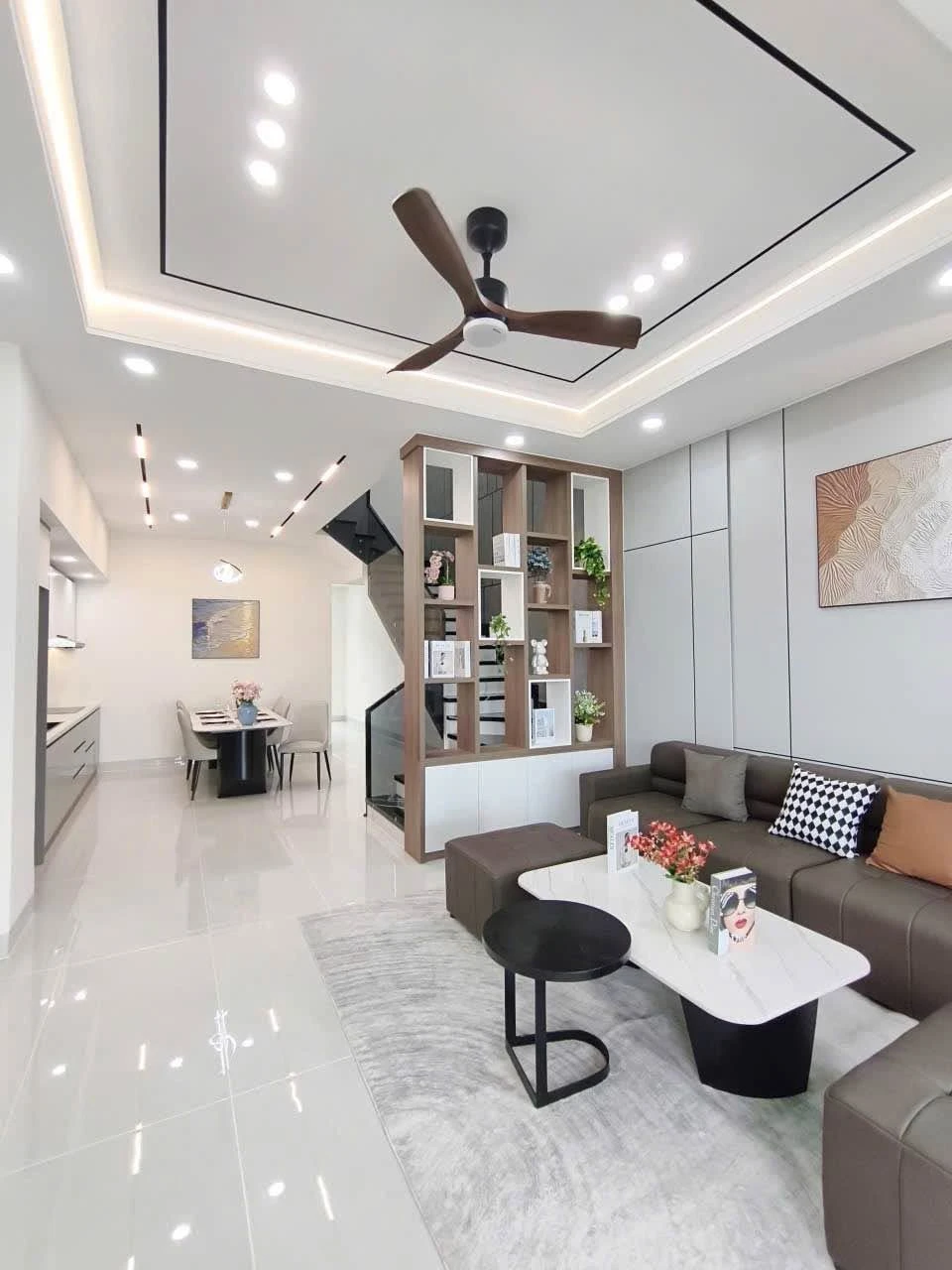 Bán nhà 3 phòng ngủ 105m² full nội thất Long Khánh 2,3 tỷ - Ảnh 1