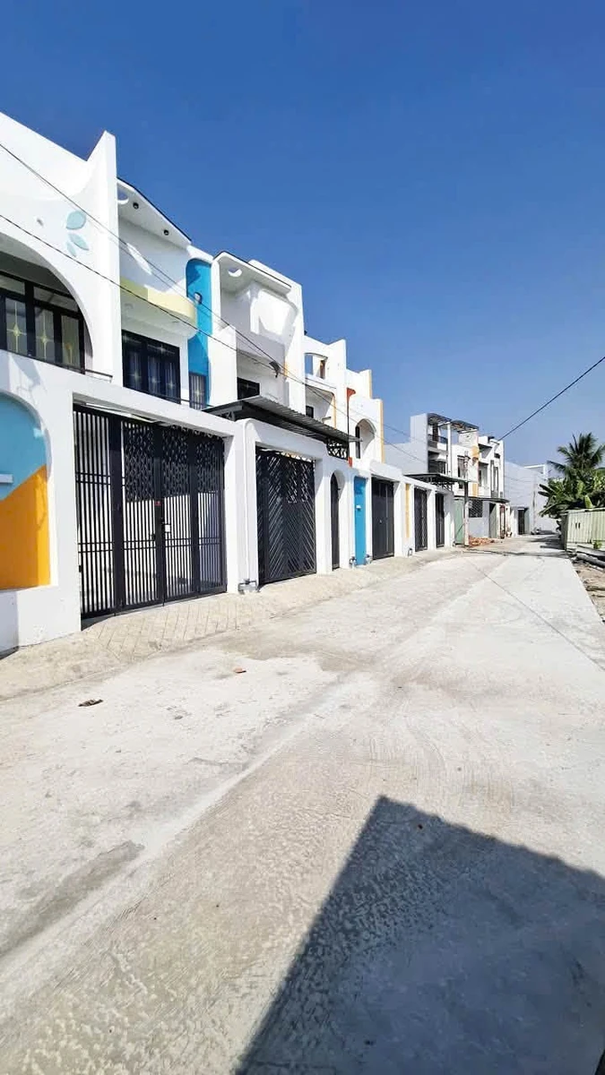 Bán nhà phố 4PN Long An, 109m2, 2.2 tỷ - Ảnh 1