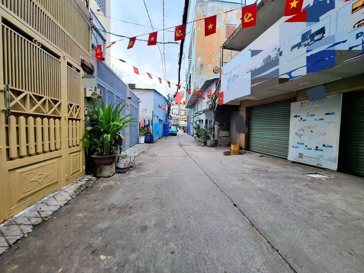Bán nhà hẻm ô tô Lạc Long Quân Quận 11, 65m², 4 tầng sân thượng, giá 11 tỷ - Ảnh 1