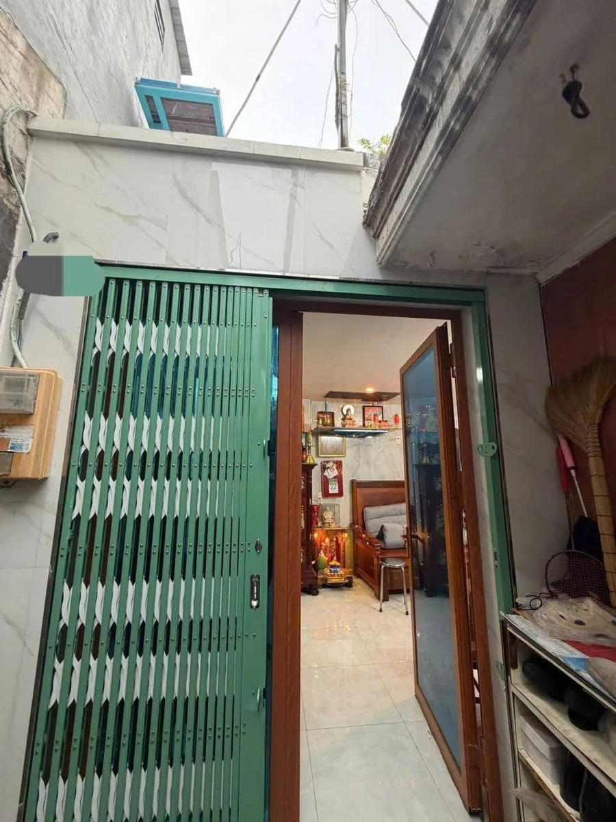 Bán nhà 2 tầng 2 PN 4x8m 32m² sổ hồng riêng đường Bông Sao, Quận 8 - Ảnh 1