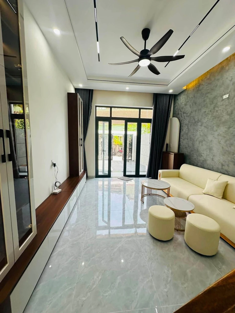 Bán nhà 2 tầng 96m2 có sân ô tô, giá 2 tỷ 4, Quảng Ngãi - Ảnh thu nhỏ 3