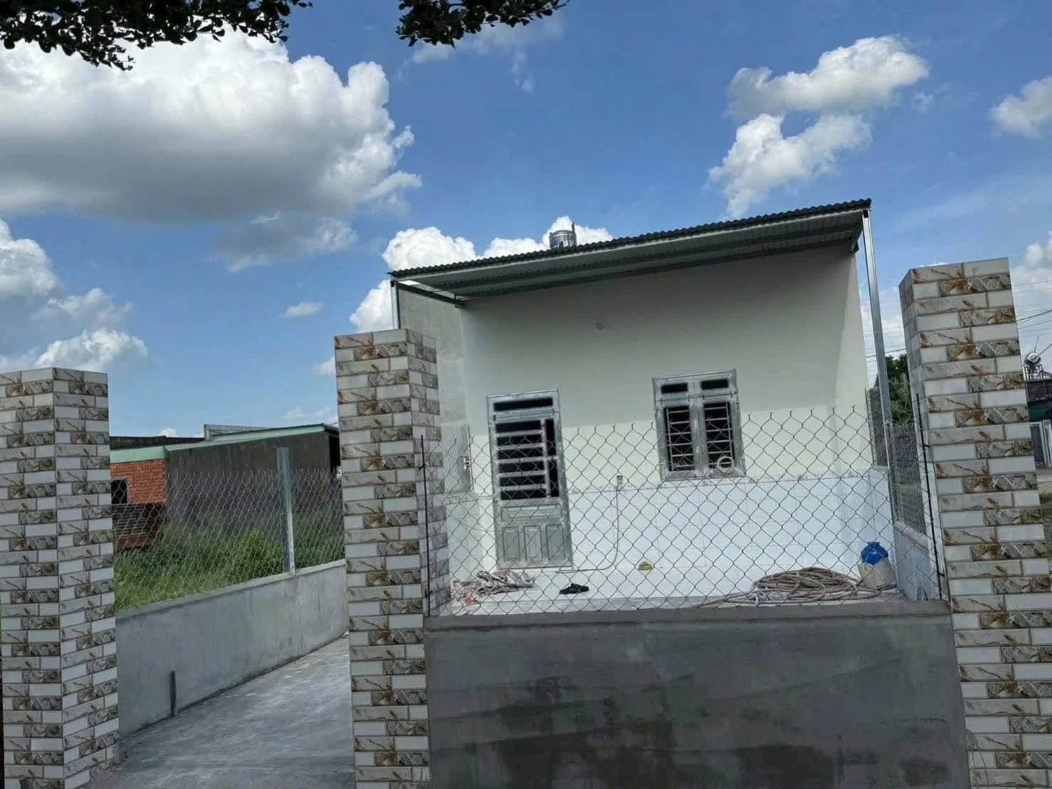 Bán nhà riêng 90m² 2 phòng ngủ Xã Bình Minh - Ảnh 1