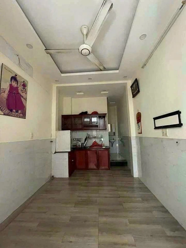 Cho thuê nhà 2 phòng ngủ Hoàng Diệu, Quận 4, 21m²