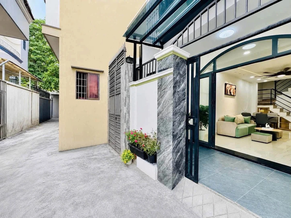 Bán nhà mới 3 tầng 40m² 4PN 3WC tặng full nội thất đường Phan Bội Châu, Bình Thạnh - Ảnh thu nhỏ 2