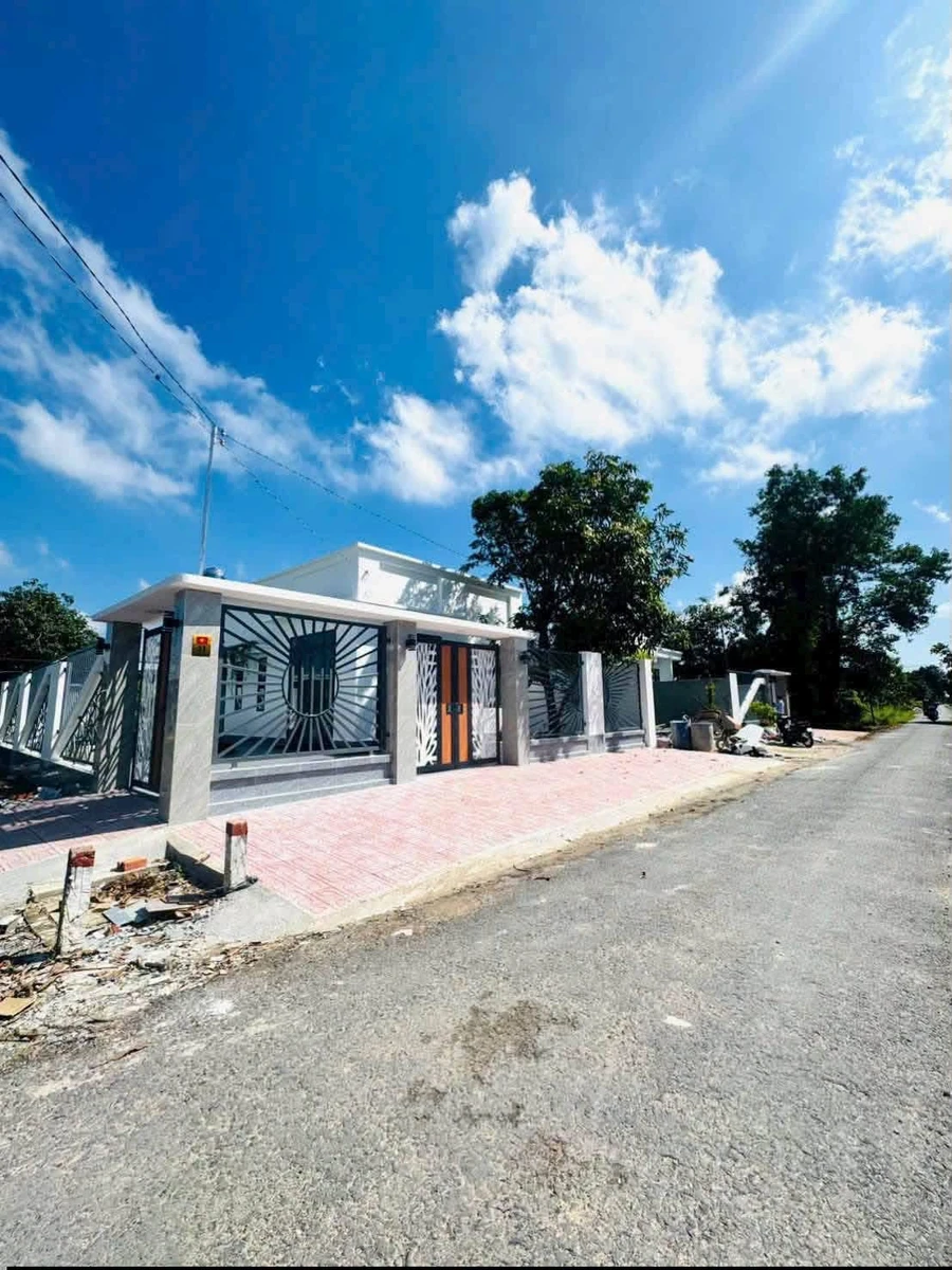 Nhà sân vườn 2 mặt tiền 3PN 100m² Tây Ninh 1,999 tỷ - Ảnh thu nhỏ 2