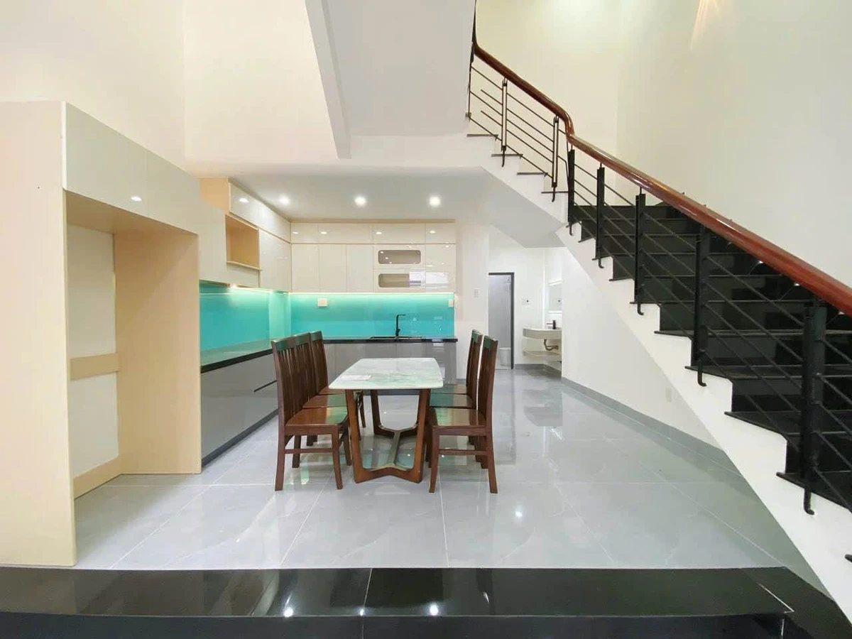 Bán nhà mặt tiền 83m², 5PN, 3,5 tầng, full nội thất, giá 9 tỷ tại Hải Châu, Đà Nẵng - Ảnh thu nhỏ 4