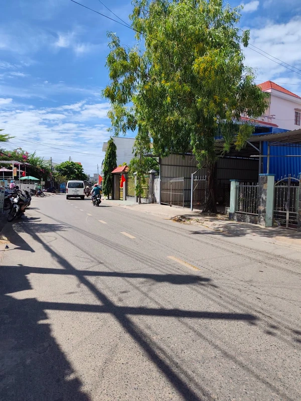 Bán lô đất mặt đường Nguyễn Minh Châu, Mũi Né, 243m2