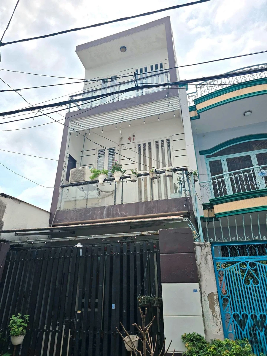 Bán nhà hẻm 8m, 64m2, 3 tầng Bình Tân - Ảnh 1