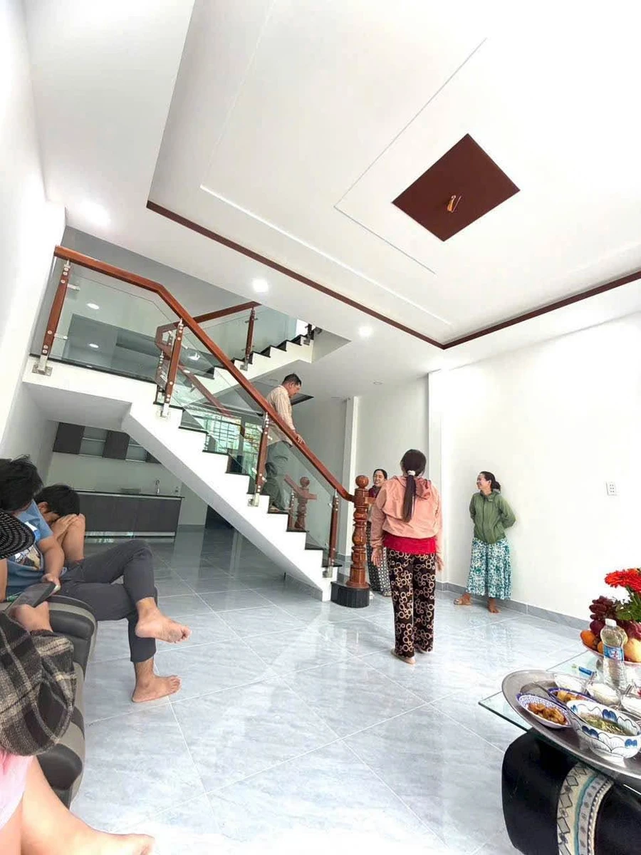 Bán nhà 1 trệt 1 lầu 3PN 95m² Đức Hòa 2,45 tỷ - Ảnh 1