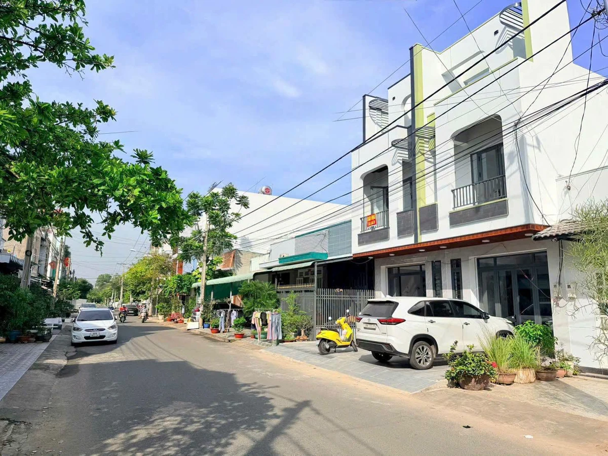 Bán nhà 1 trệt 2 lầu 4PN 72m² Bửu Long Biên Hoà 4,3 tỷ - Ảnh thu nhỏ 2