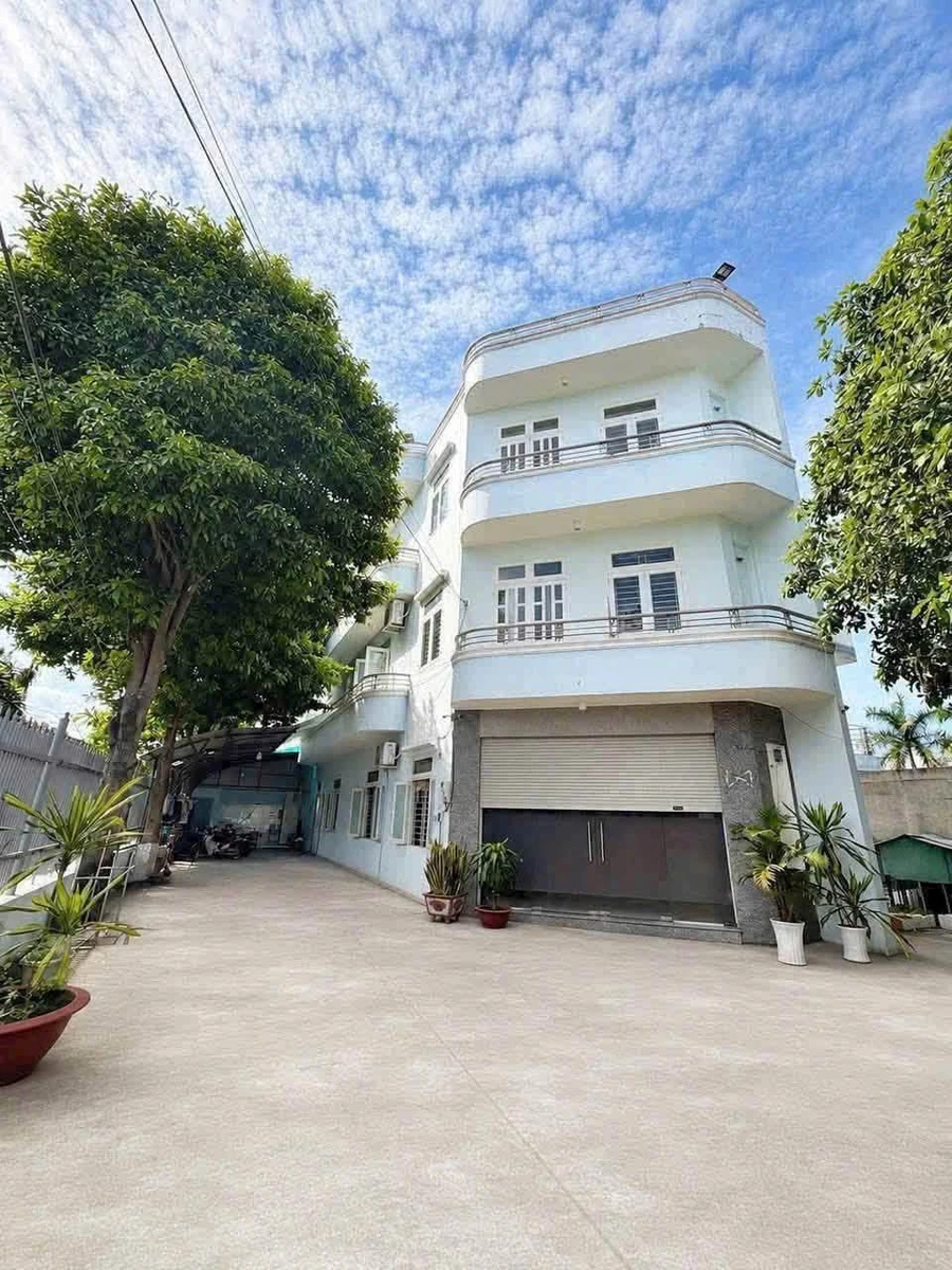 Bán nhà lầu góc 2 mặt tiền 400m² Tân Hiệp 9 tỷ - Ảnh 1