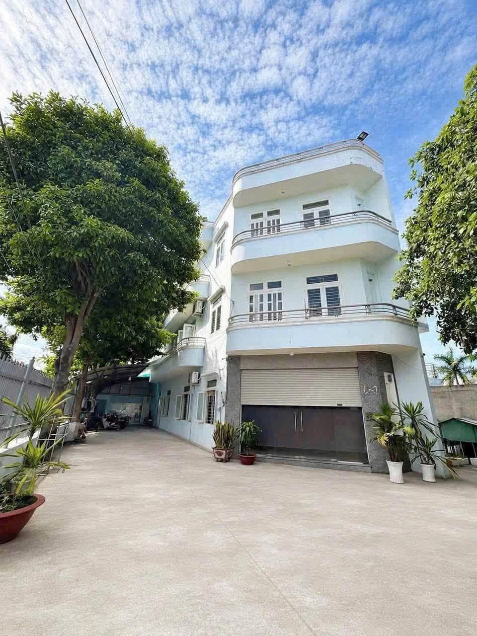 Bán nhà lầu góc 2 mặt tiền 400m² Tân Hiệp 9 tỷ - Ảnh 1
