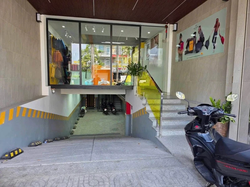 Cho thuê tòa nhà văn phòng 300m2, Dĩ An - 45 triệu/tháng