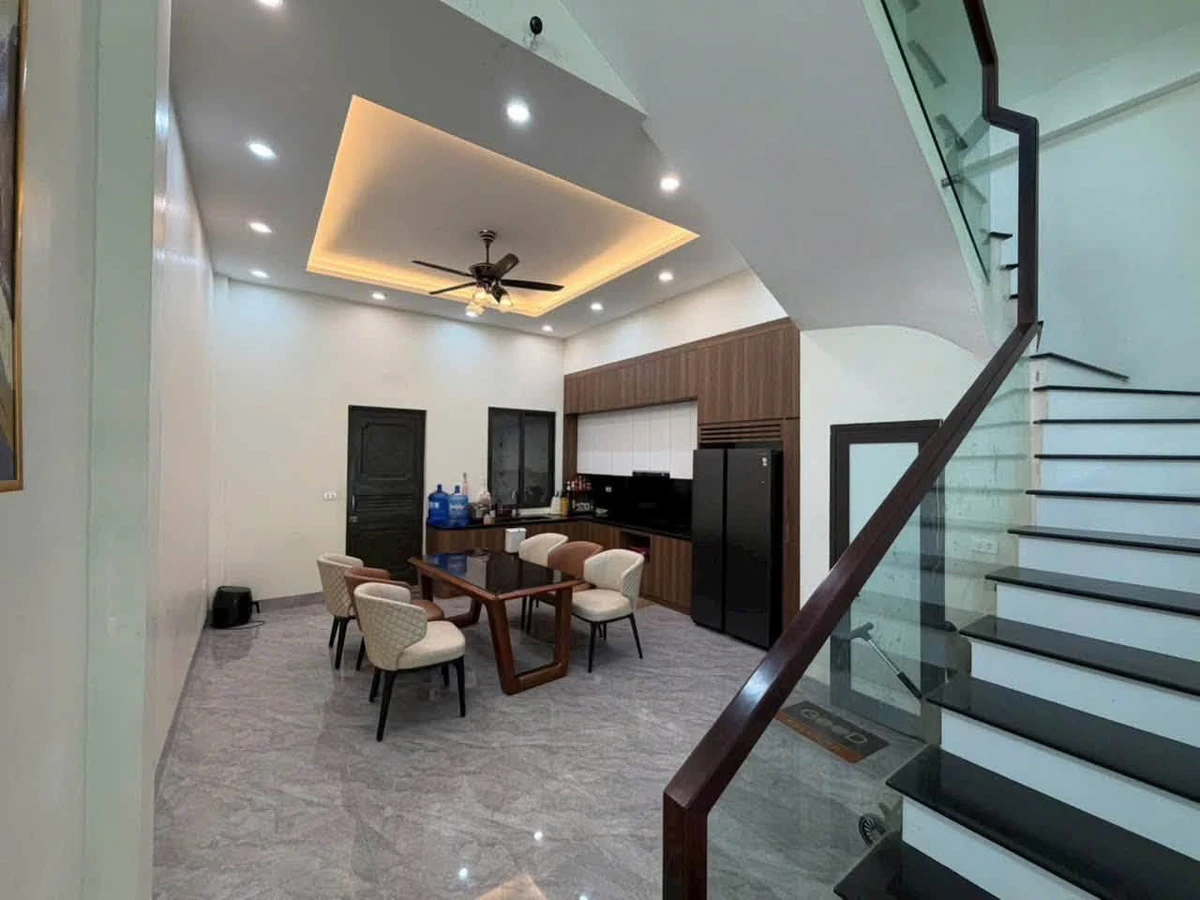 Bán nhà 3 tầng 4 phòng ngủ 100m² Điện Biên Quận 12 - Ảnh thu nhỏ 4