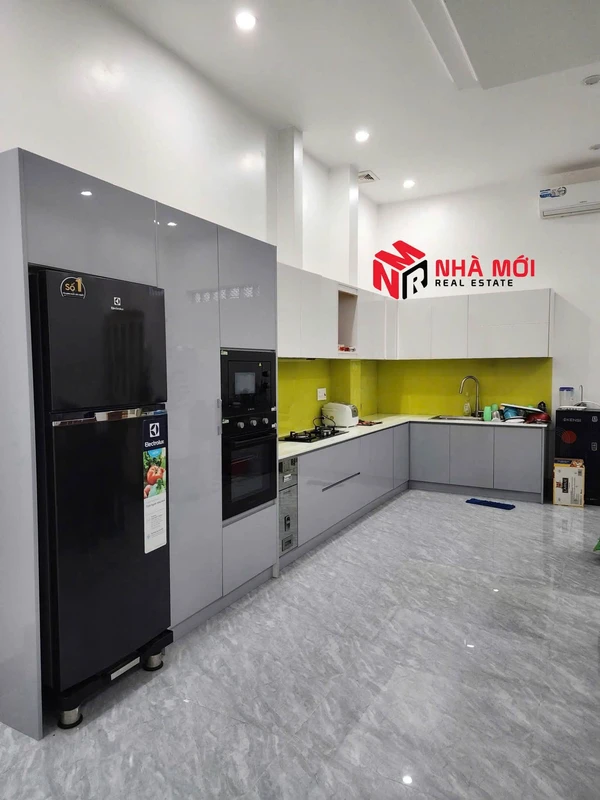 Bán nhà 1 trệt 2 lầu 4 phòng ngủ full nội thất 4 tỷ Cà Mau
