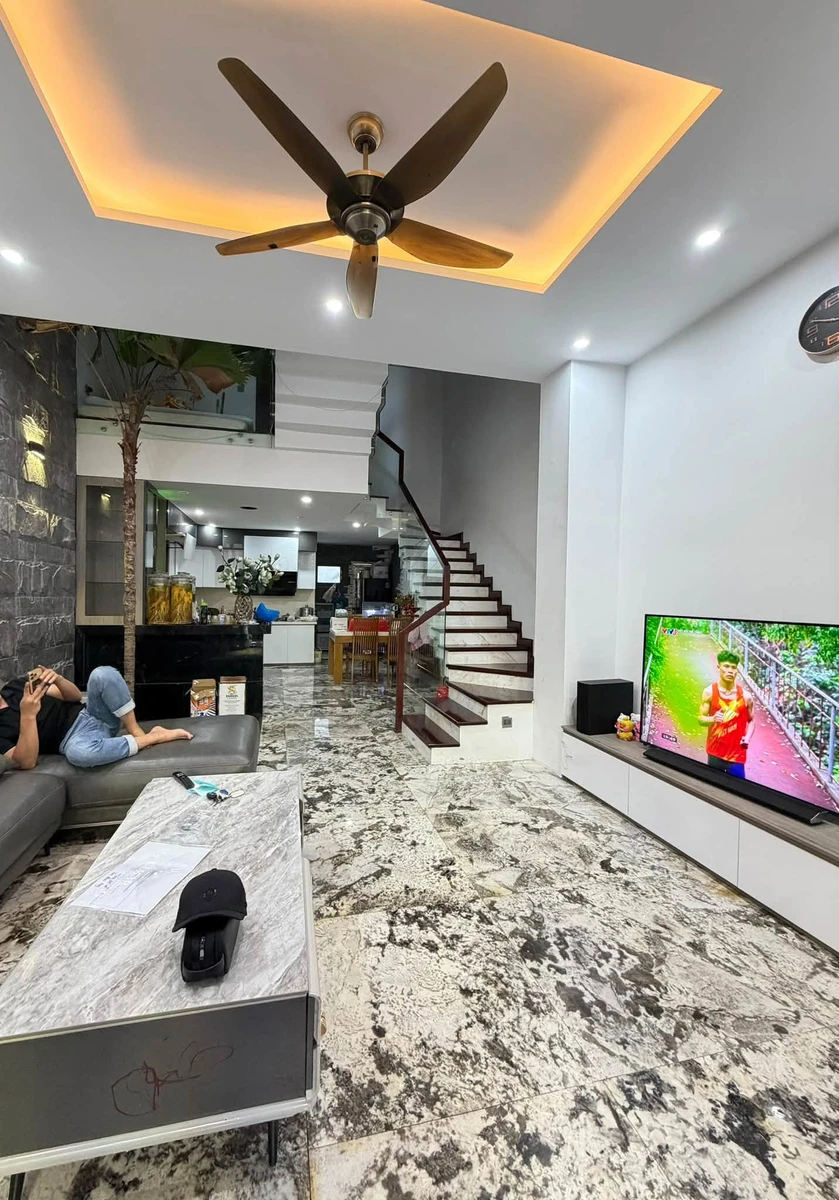 Bán nhà 4 tầng sát biển 80m², 3PN, view biển, 16 tỷ - Ảnh 1